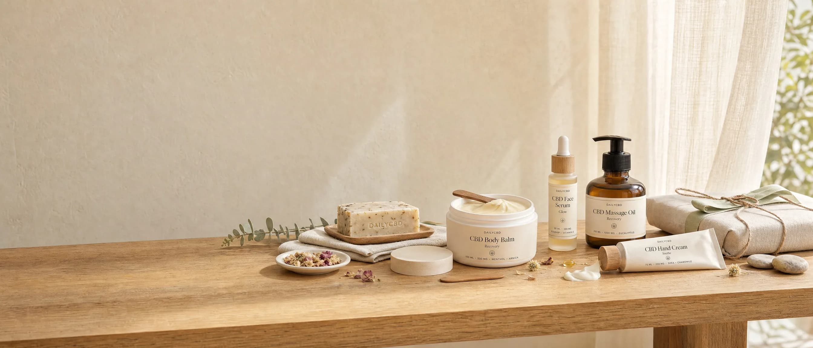 CBD balzam za tijelo, serum i krema za ruke pokraj sapuna i eukaliptusa